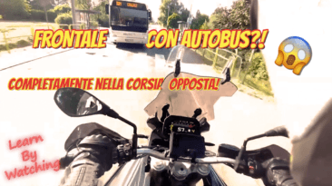 Frontale moto autobus