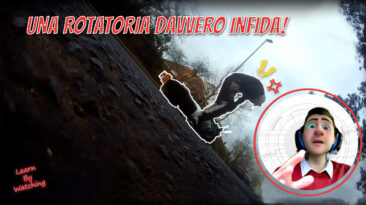 Cade in rotatoria con la moto