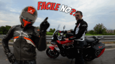 Come Sollevare la Moto sul Cavalletto Centrale La Tecnica Facile e Sicura per Sollevare la Tua Moto!